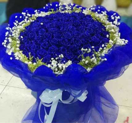 请问12支蓝玫瑰加上满天星的花语是什么意思啊？12月开蓝色花的植物图片-图1